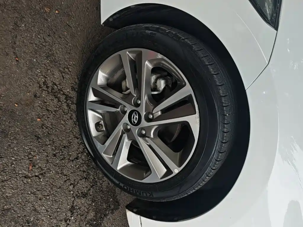Hyundai Elantra — миниатюра 23