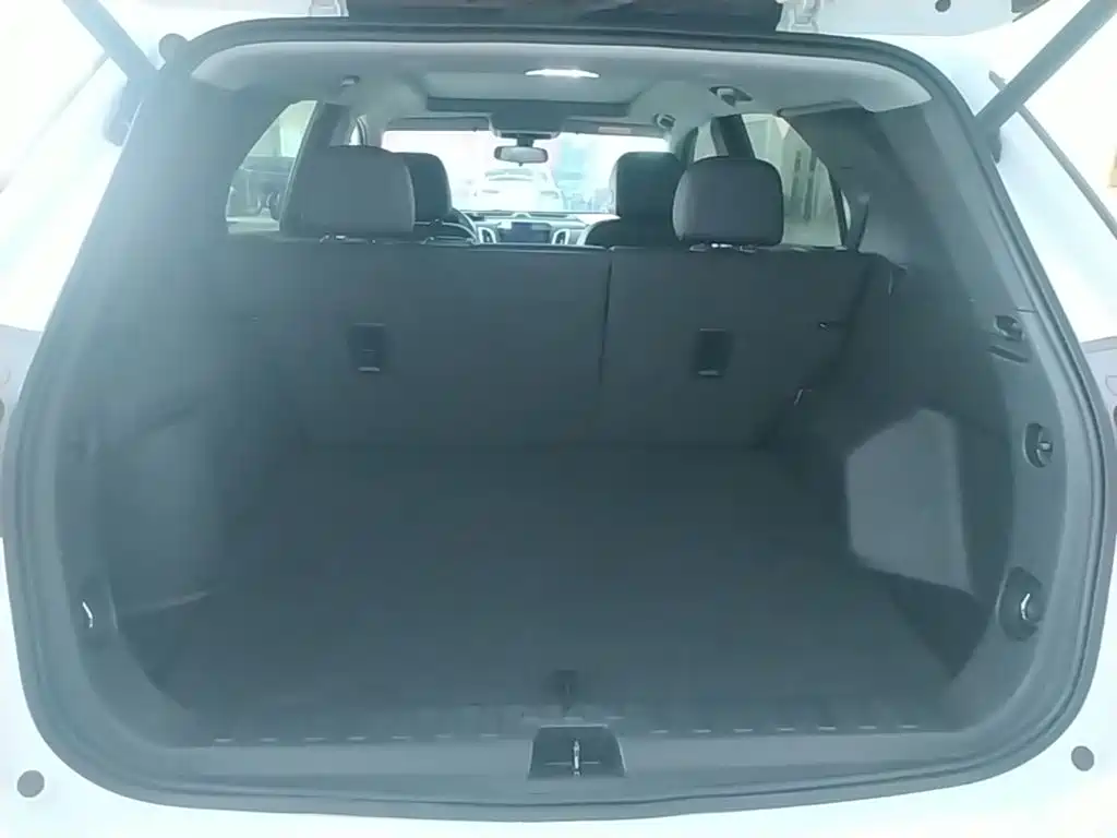 Chevrolet Equinox — миниатюра 19