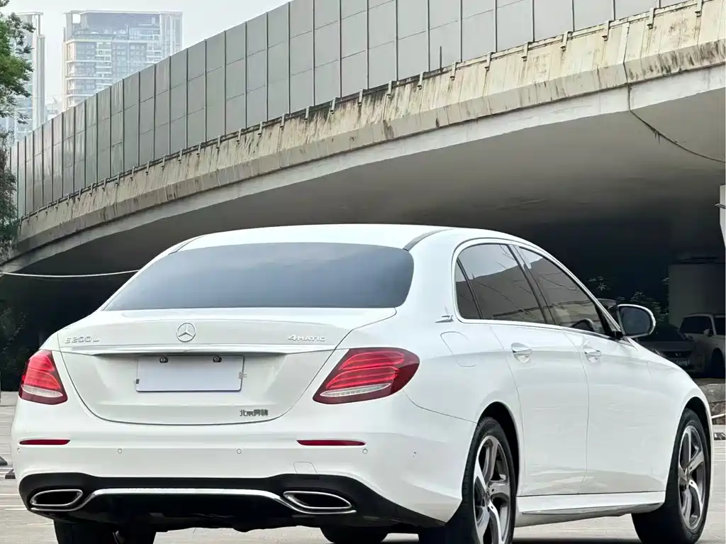 Mercedes-Benz E-Class — миниатюра 13