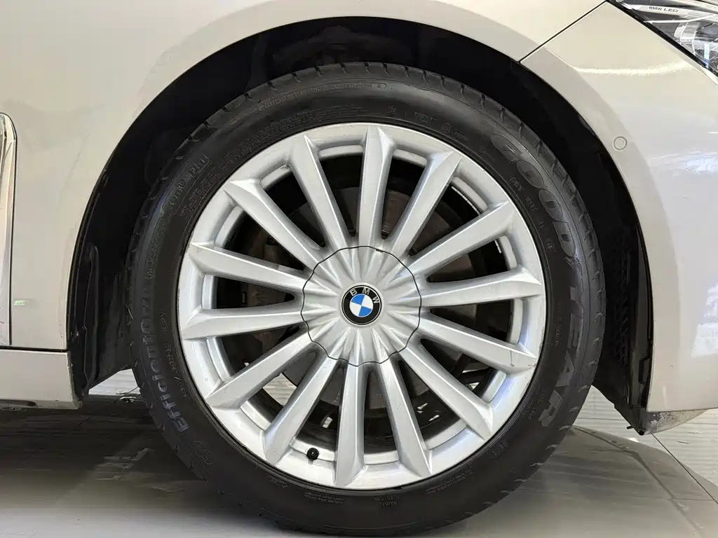 BMW 7 Series — миниатюра 18