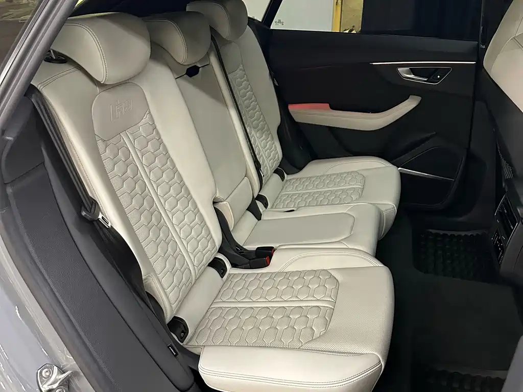 Audi RS Q8 — миниатюра 14