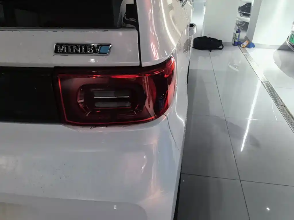 Wuling MINIEV — миниатюра 8