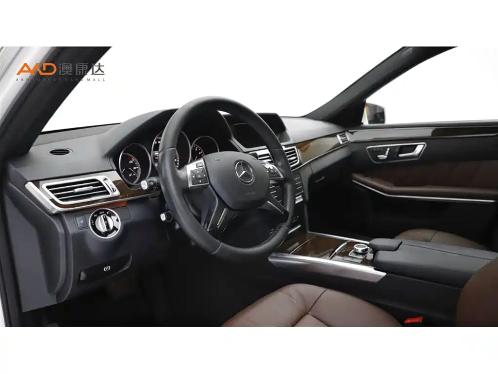 Mercedes-Benz E-Class — миниатюра 6