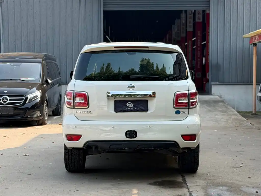 Nissan Patrol — миниатюра 5