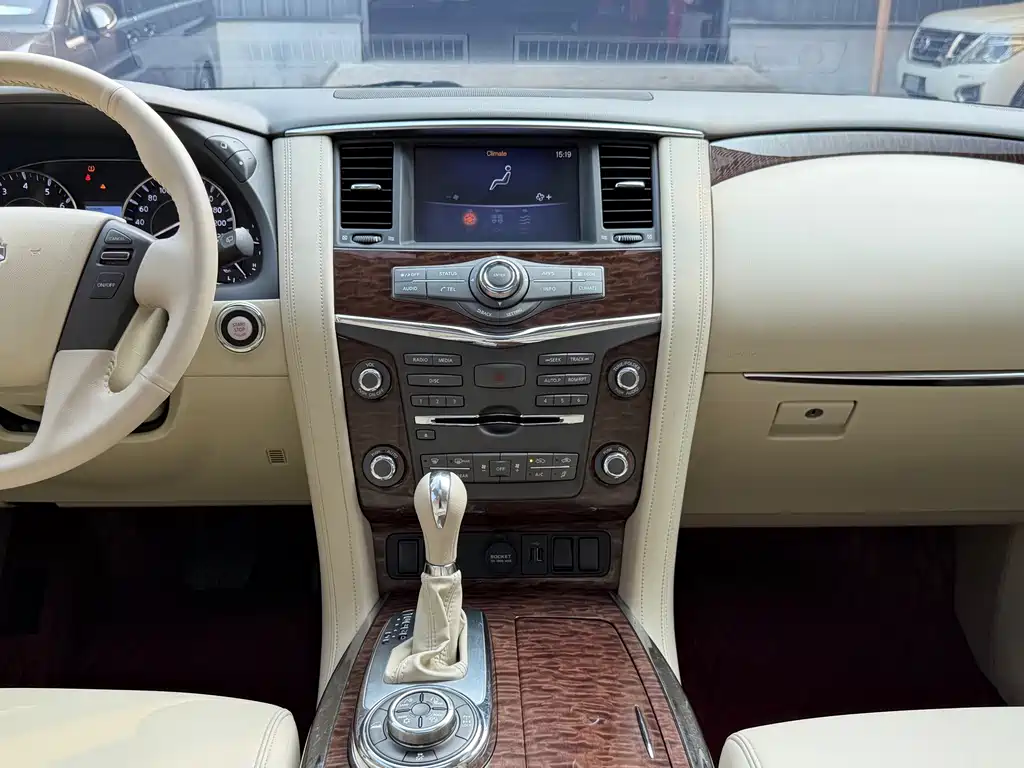 Nissan Patrol — миниатюра 15