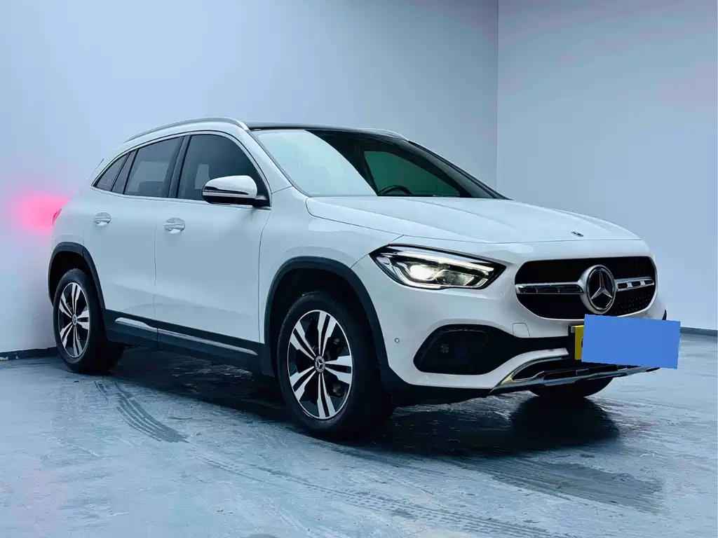 MERCEDES-BENZ GLA