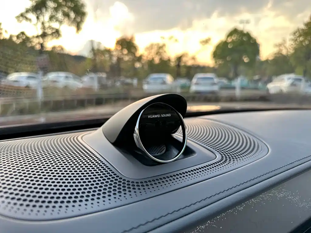 AITO ENJOY THE WORLD S9