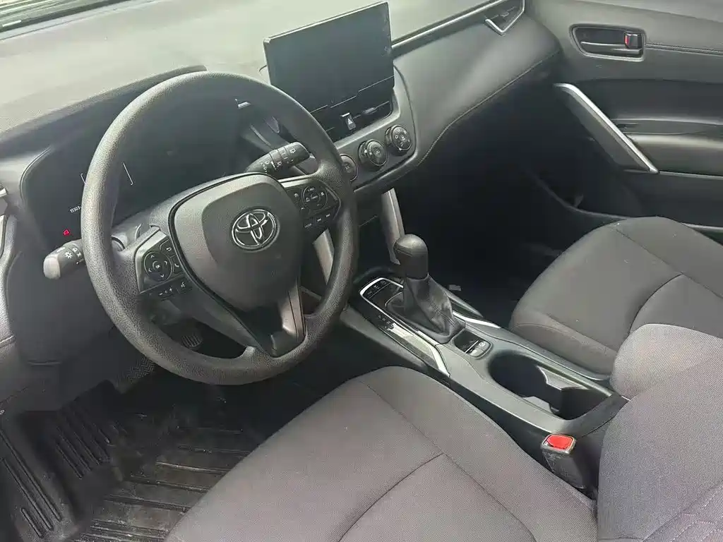 Toyota Corolla Cross - фото 8