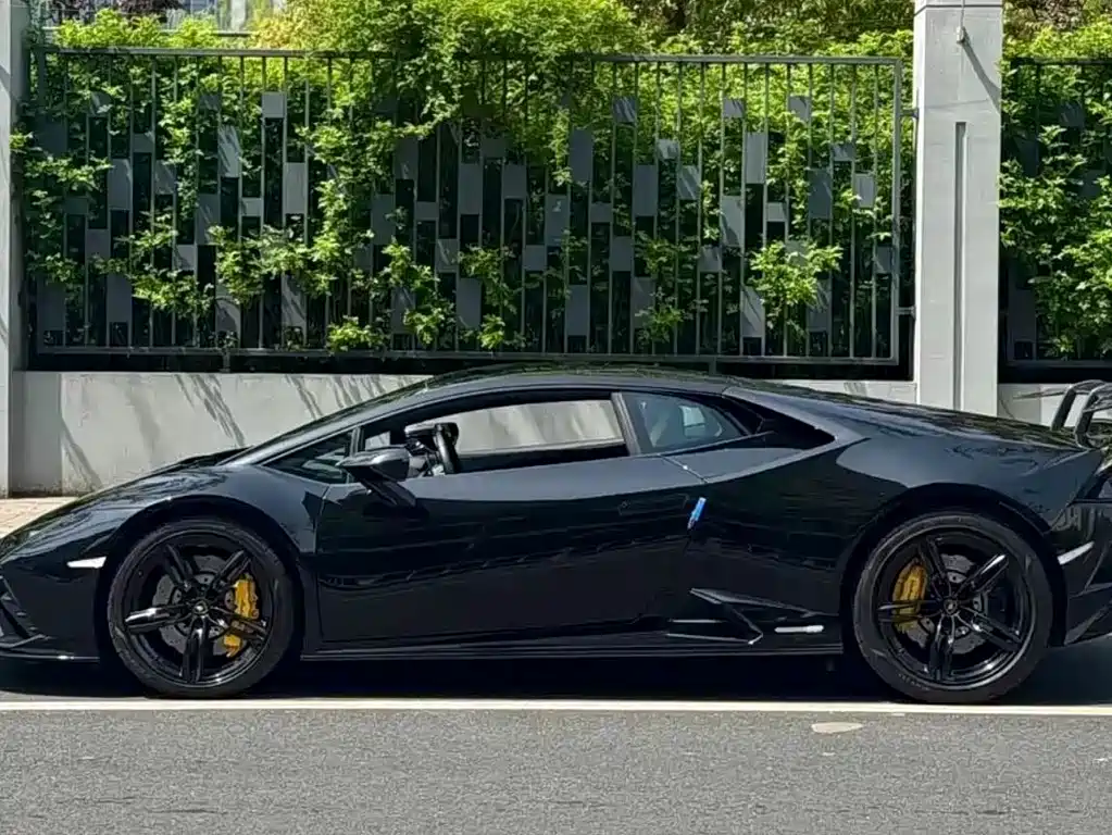 LAMBORGHINI HURACÁN