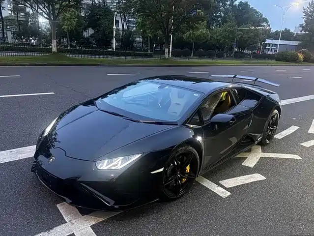 LAMBORGHINI HURACÁN