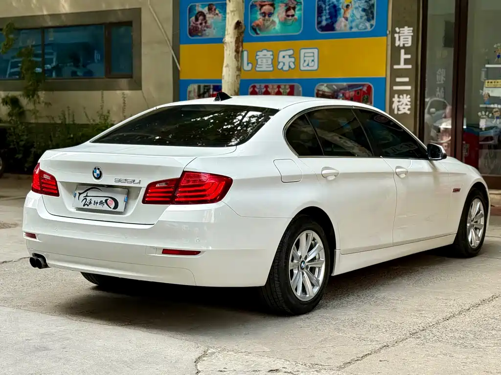 BMW 5 Series — миниатюра 5