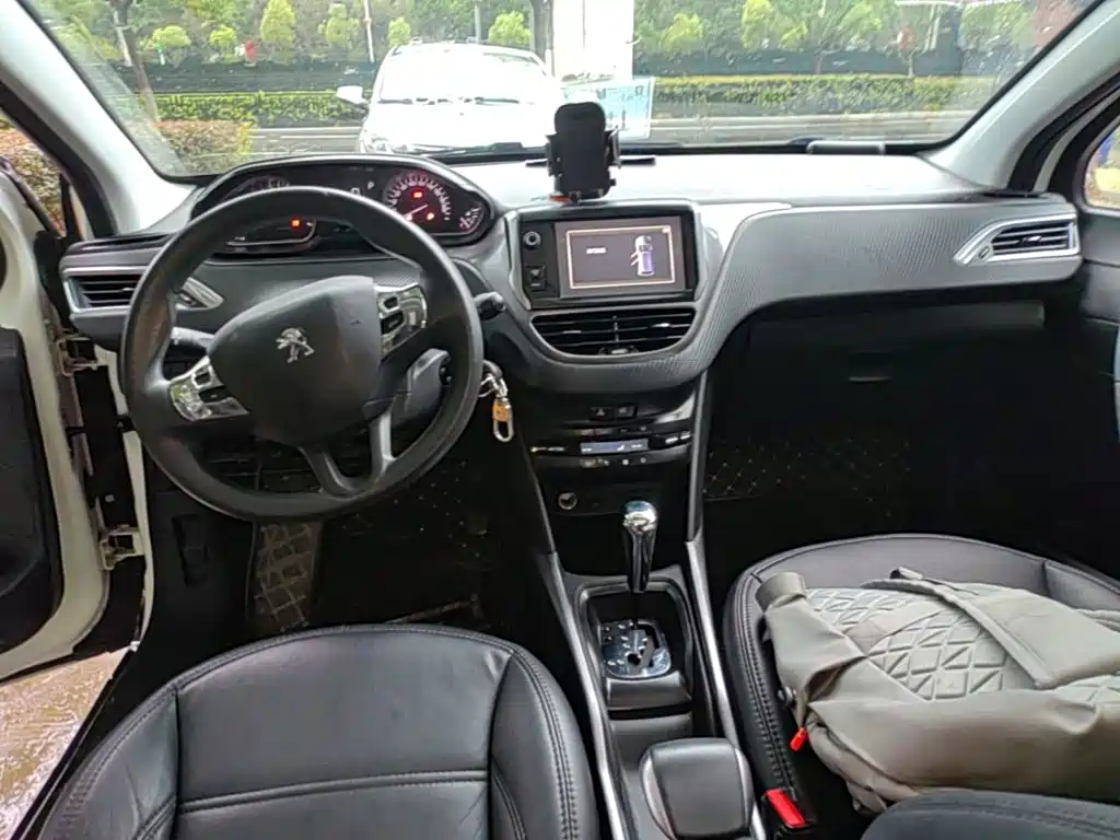Peugeot 2008 — миниатюра 10