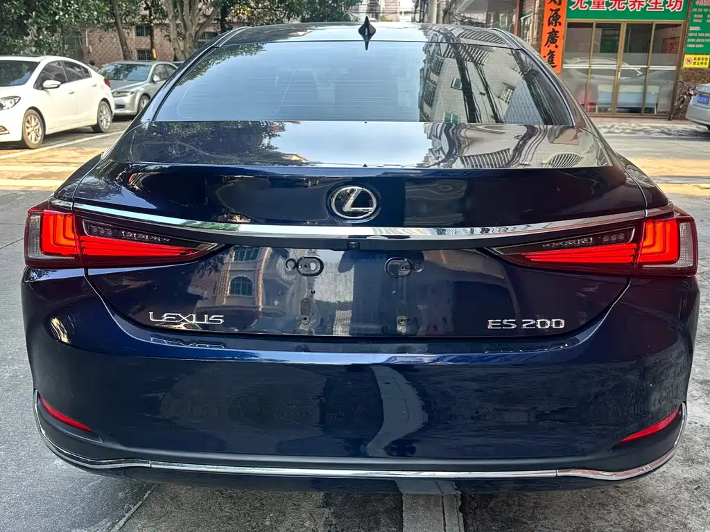 Lexus ES — миниатюра 6