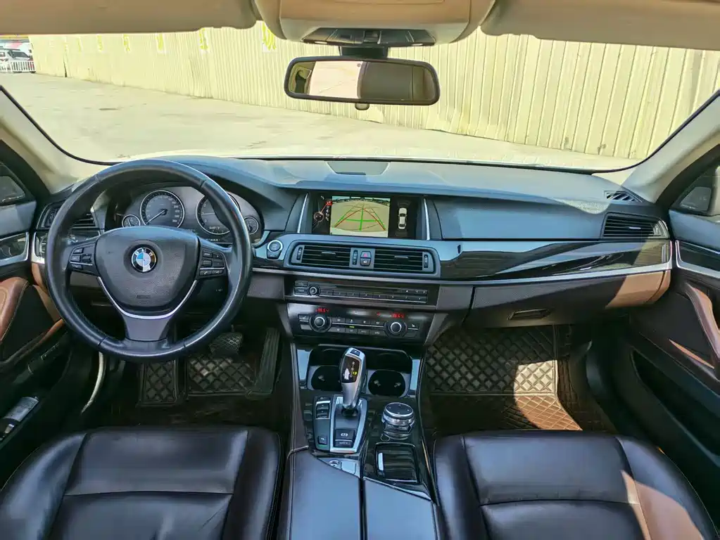 BMW 5 Series — миниатюра 8