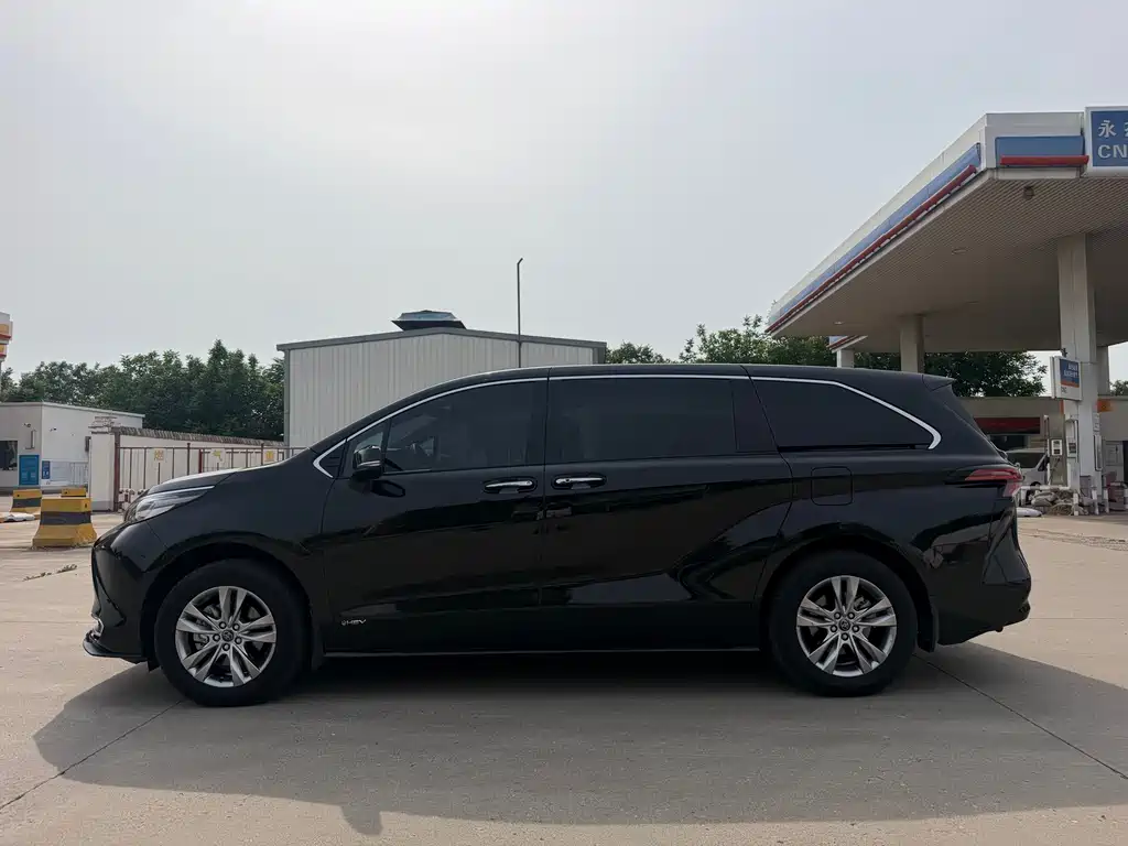 Toyota Sienna 2024 2.5L Luxury