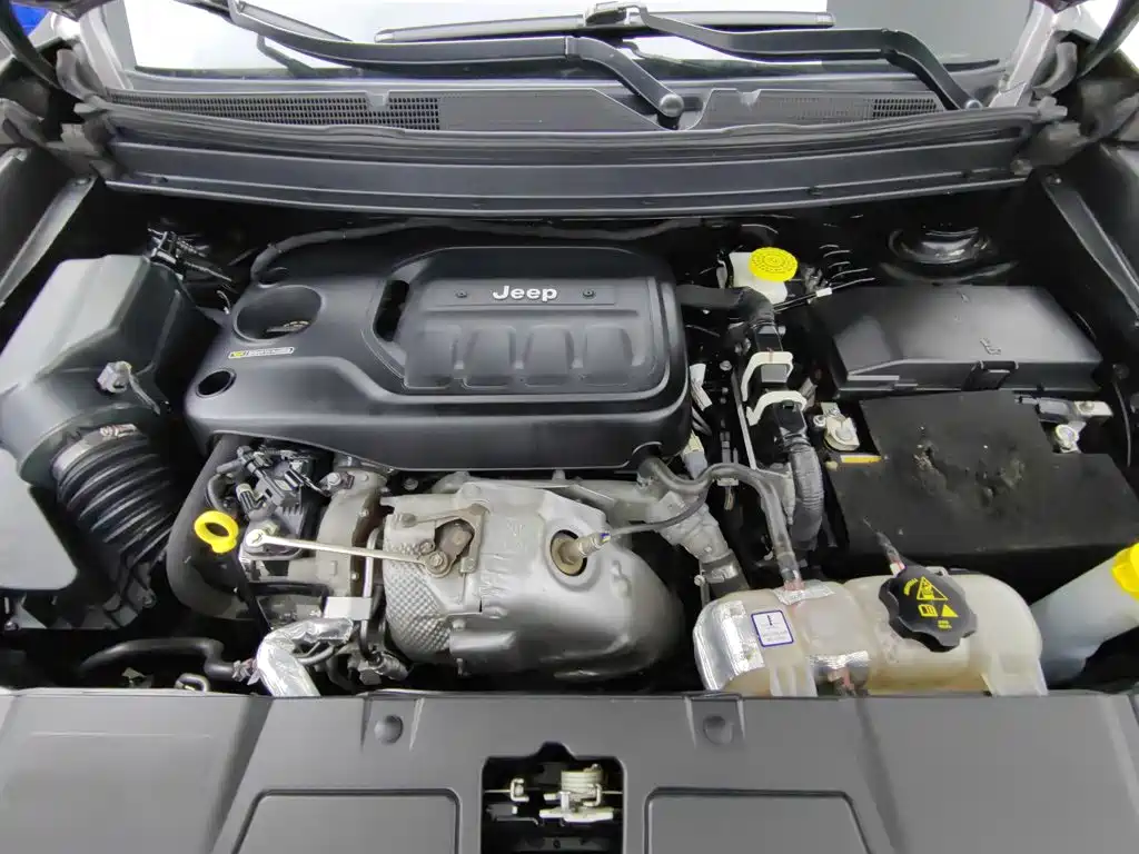 Jeep Grand Commander — миниатюра 6