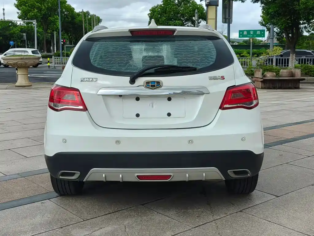 Geely Emgrand — миниатюра 5