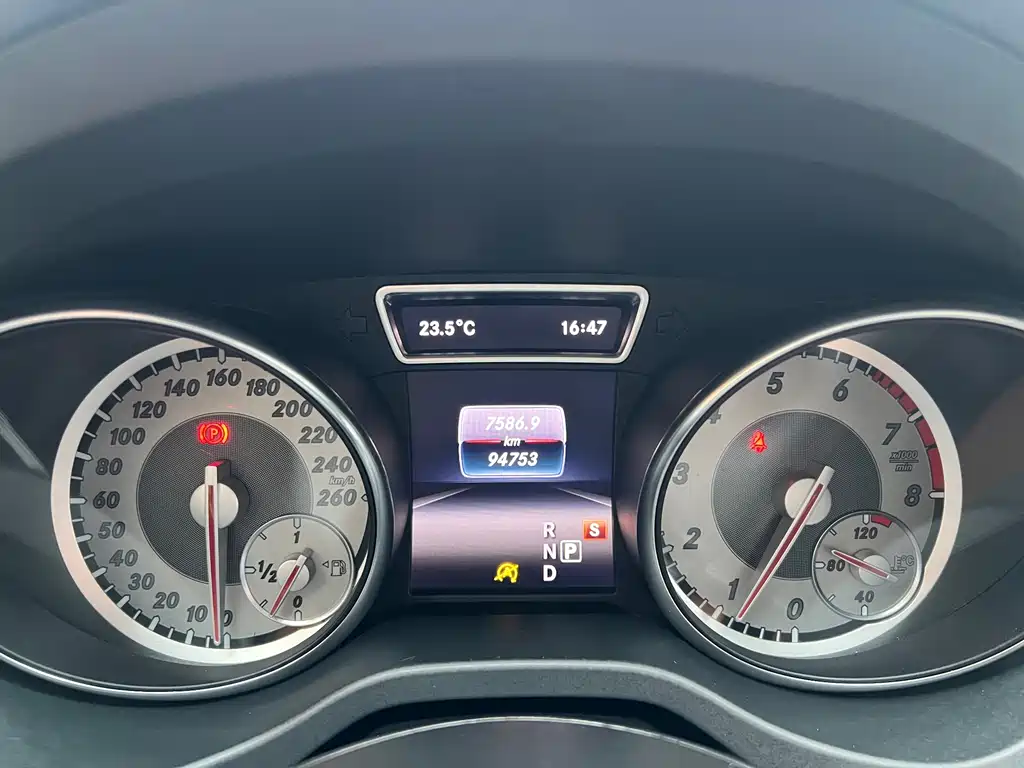 Mercedes-Benz GLA — миниатюра 21