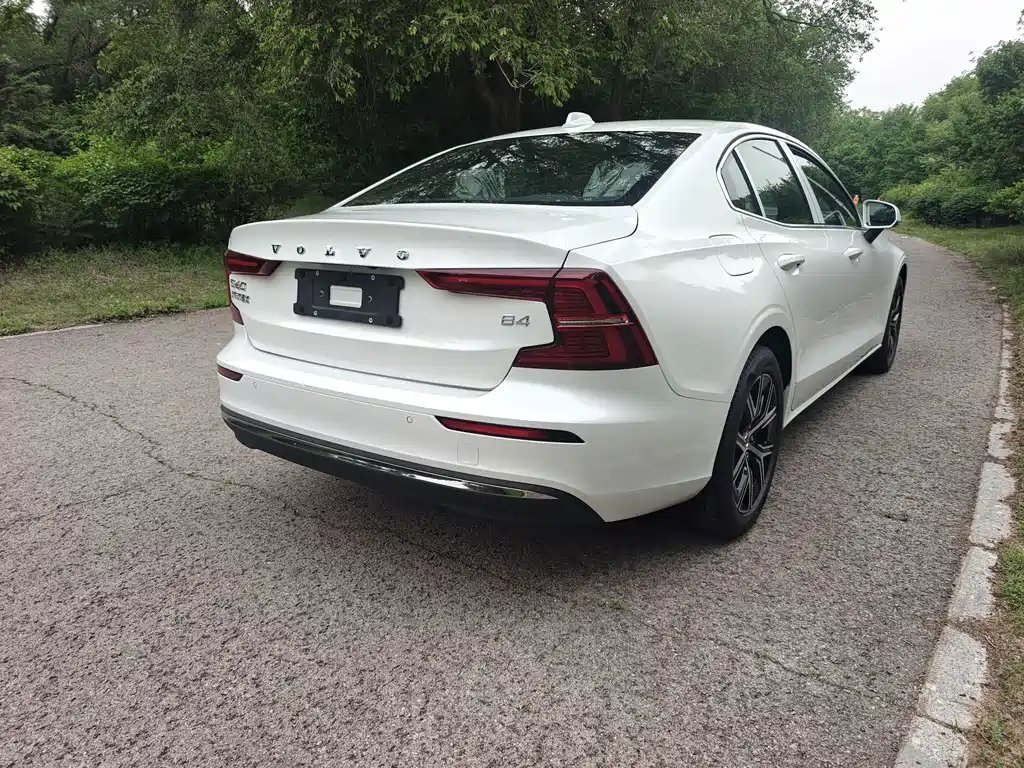Volvo S60 2025 B4 Luxury