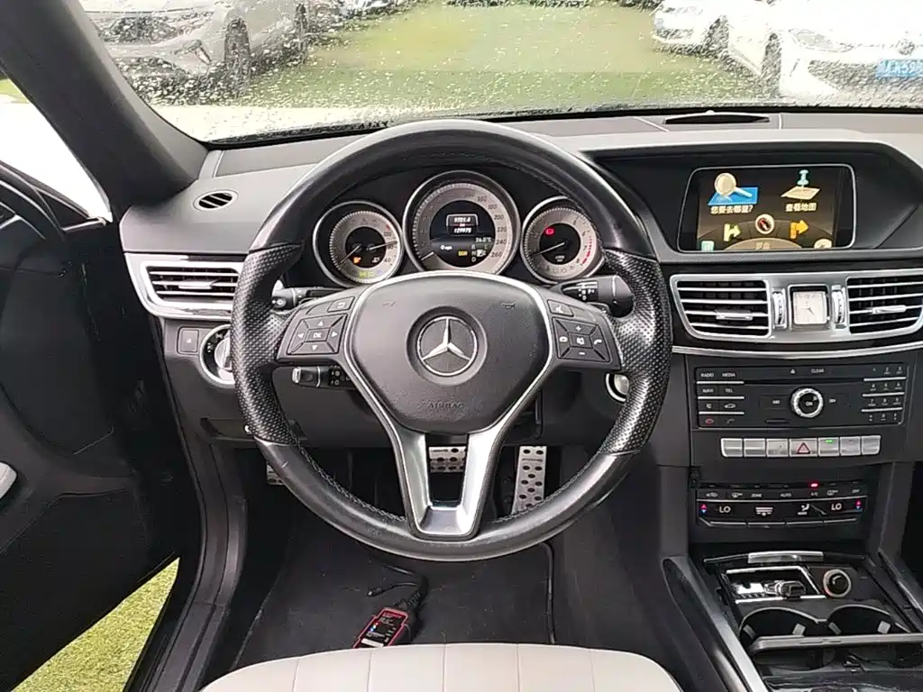 Mercedes-Benz E-Class — миниатюра 11