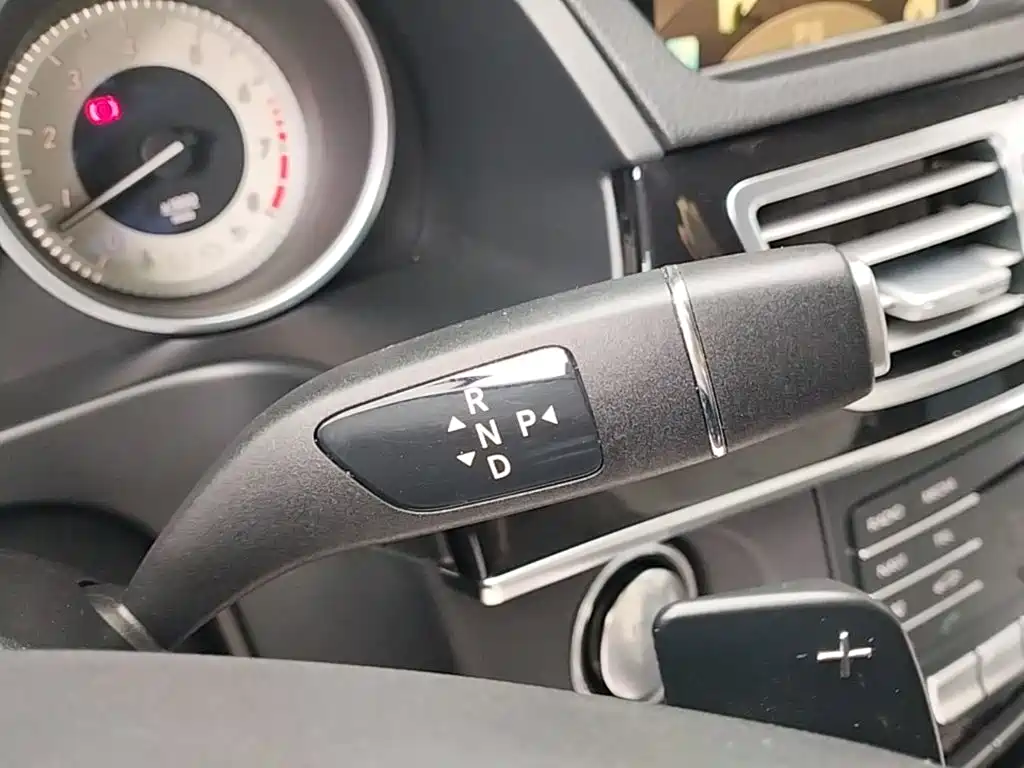 Mercedes-Benz E-Class — миниатюра 14