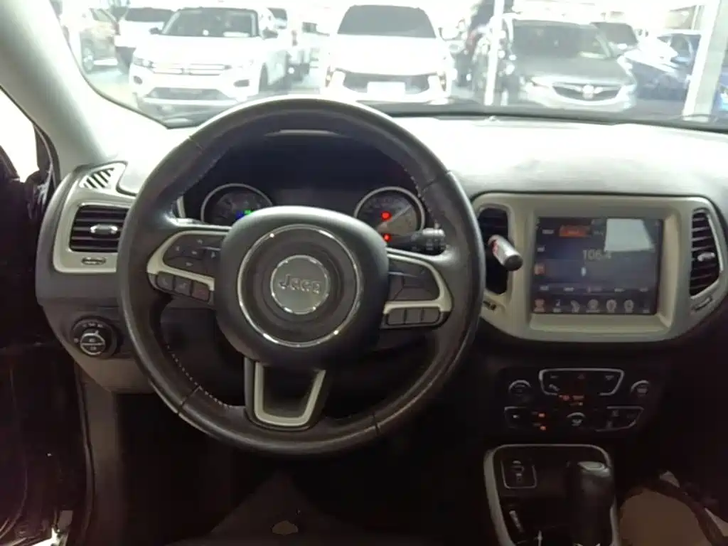 Jeep Compass — миниатюра 11