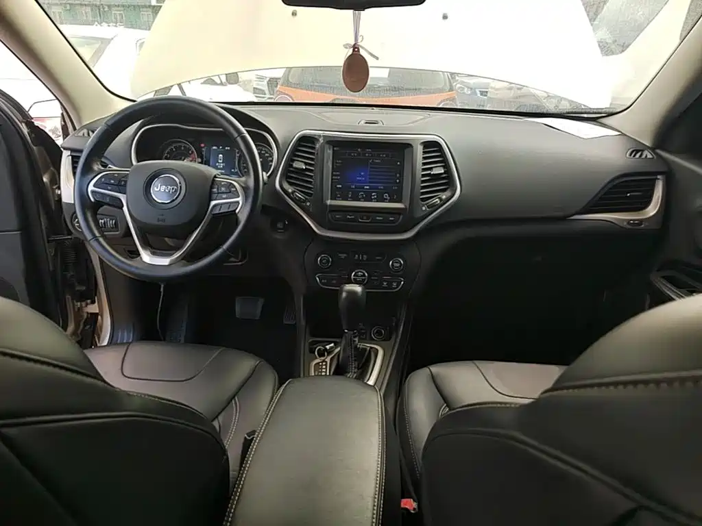 Jeep Cherokee — миниатюра 10