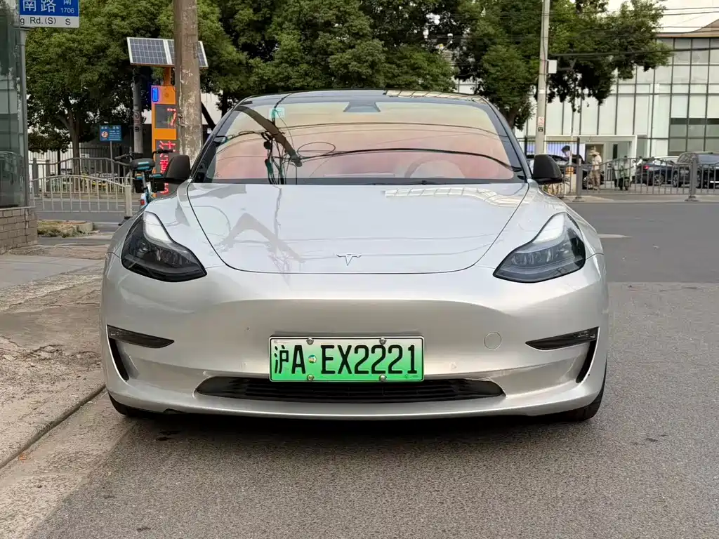 Tesla Model 3 — миниатюра 2