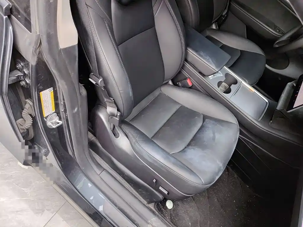 Tesla Model Y — миниатюра 25
