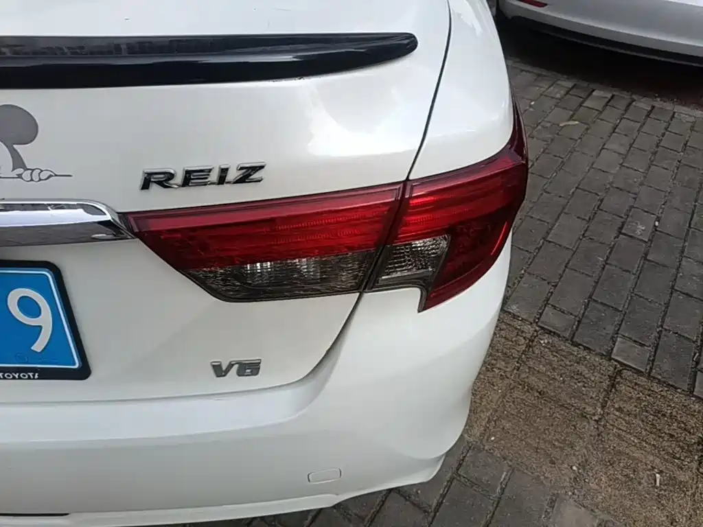 Toyota Reiz — миниатюра 8