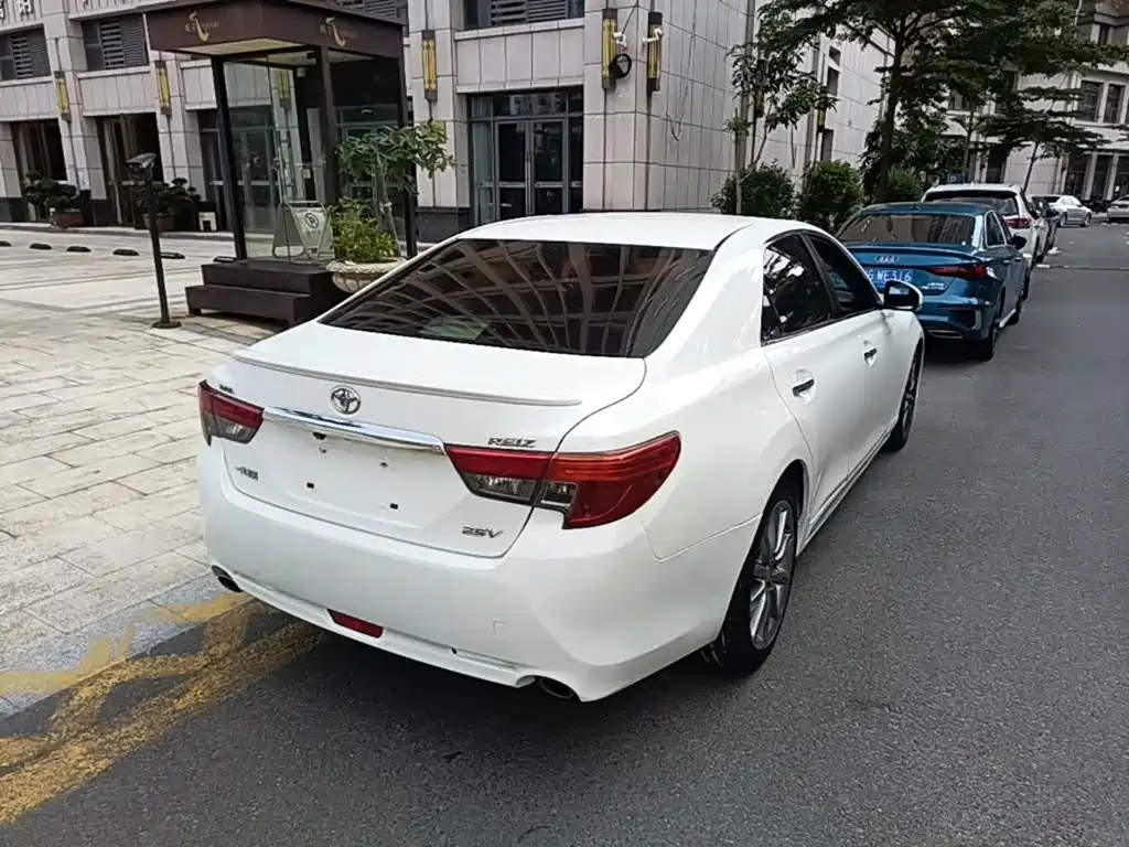 Toyota Reiz — миниатюра 7