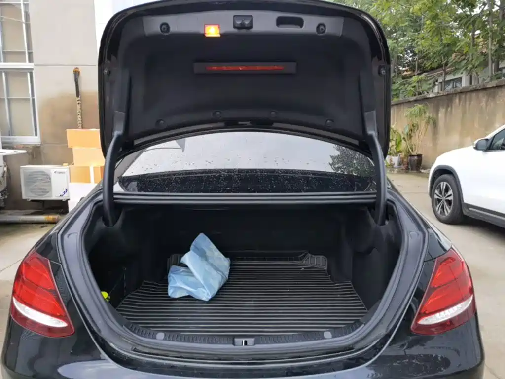 Mercedes-Benz E-Class — миниатюра 19