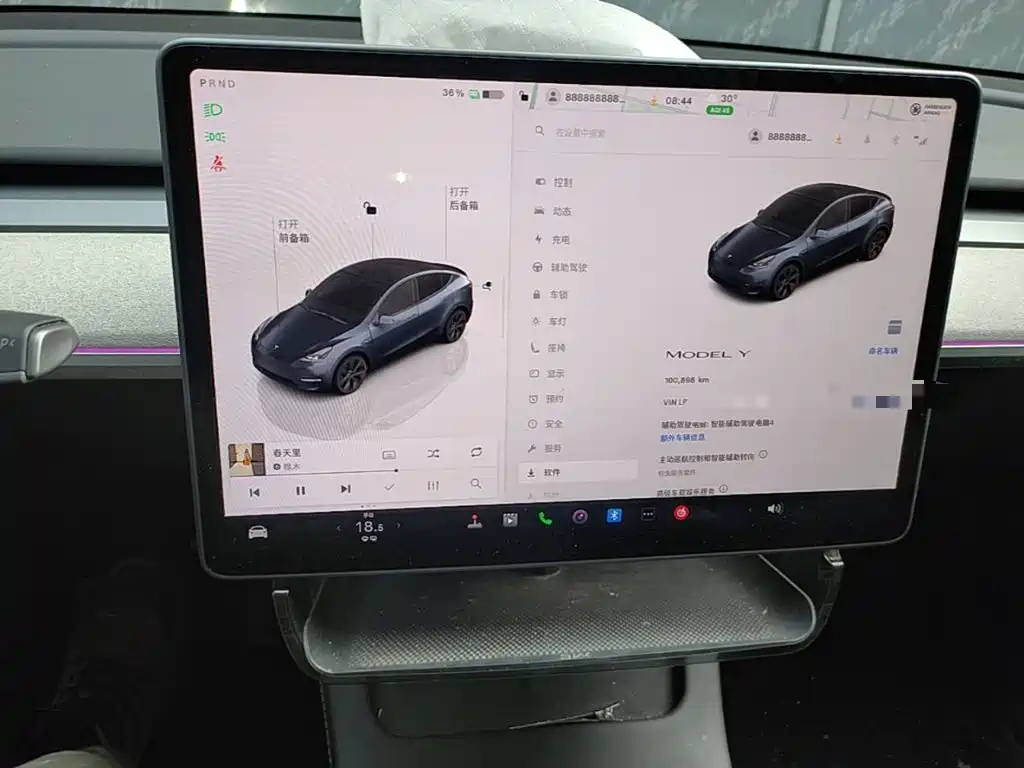 Tesla Model Y — миниатюра 12