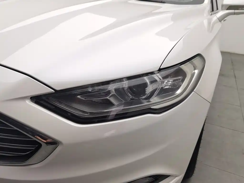 Ford Mondeo — миниатюра 7