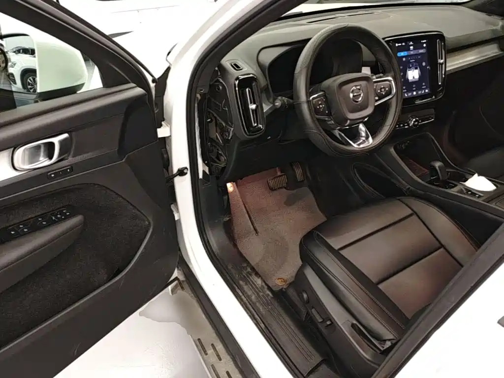 Volvo XC40 — миниатюра 16
