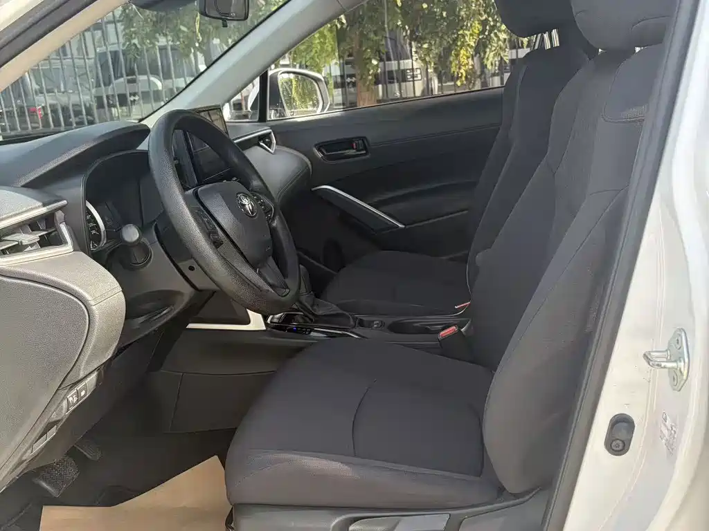 Toyota Corolla Cross — миниатюра 8