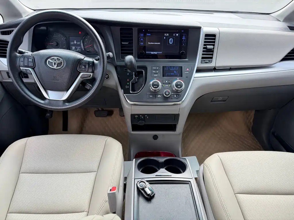 Toyota Sienna — миниатюра 8