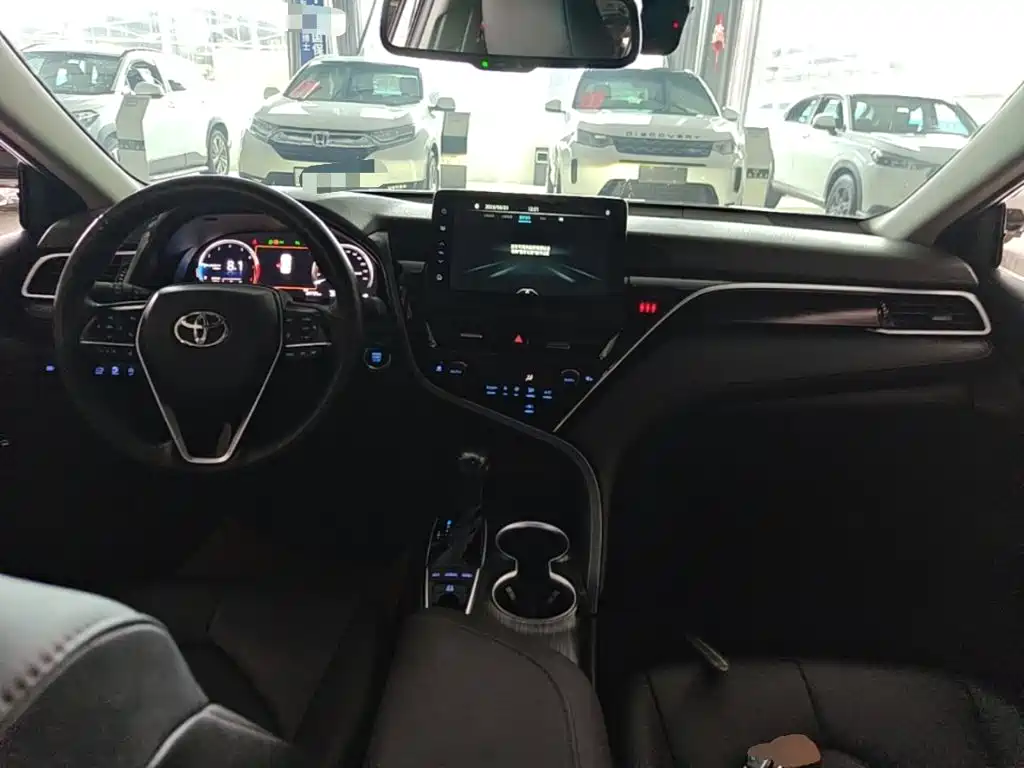 Toyota Camry — миниатюра 10