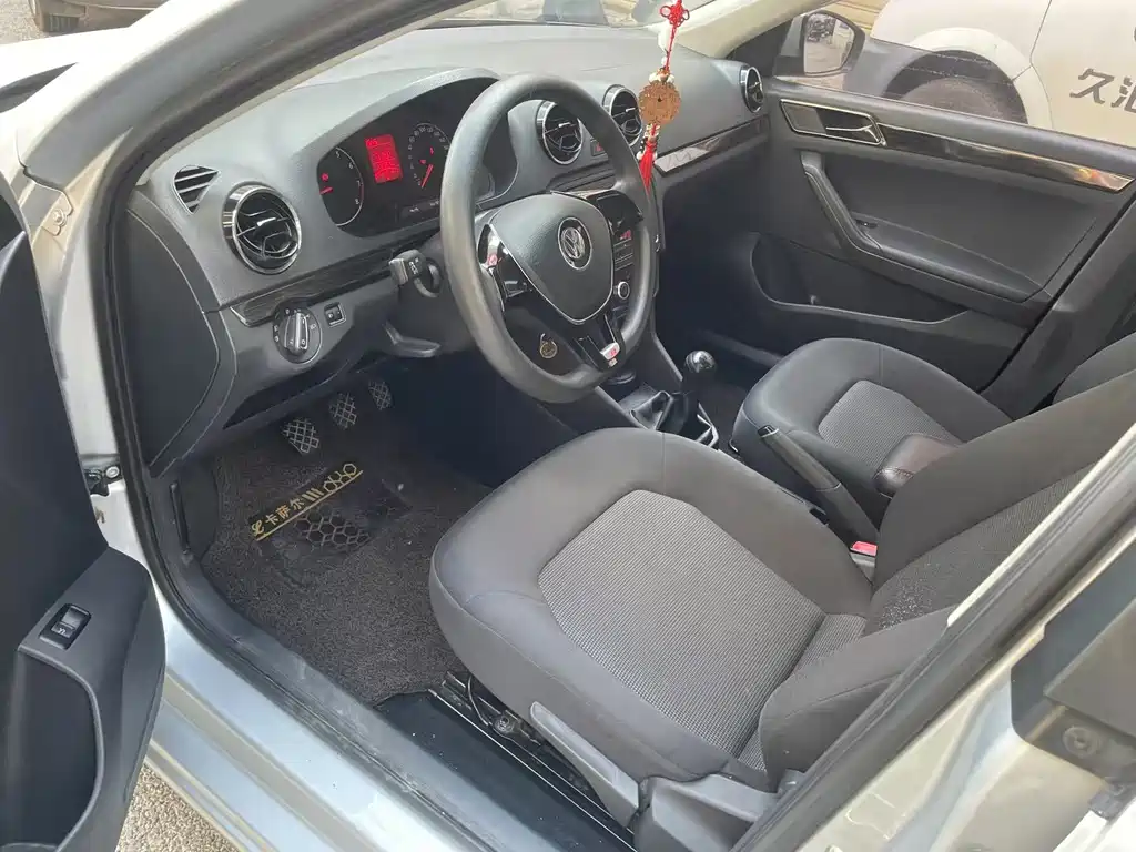 Volkswagen Jetta — миниатюра 6