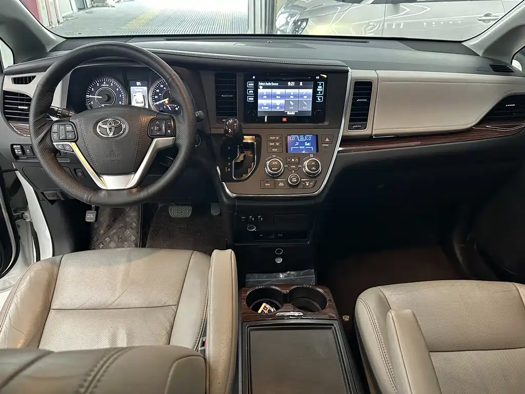 Toyota Sienna — миниатюра 6
