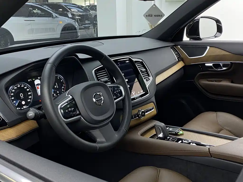 Volvo XC90 — миниатюра 21