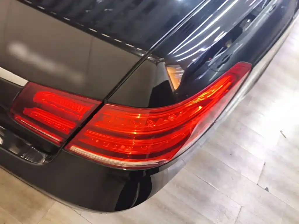 Mercedes-Benz E-Class — миниатюра 8