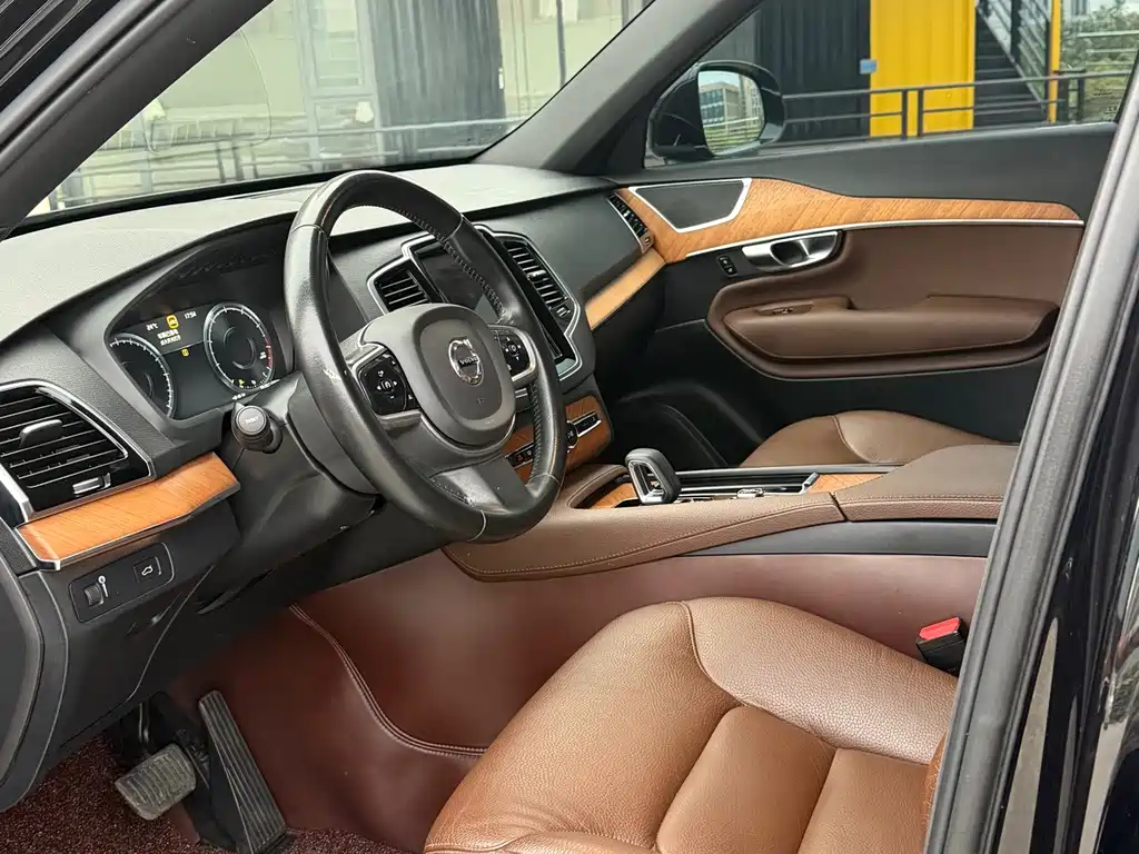 Volvo XC90 — миниатюра 6