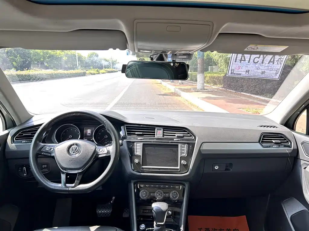 Volkswagen Tiguan L L 2017 330TSI AT Luxury