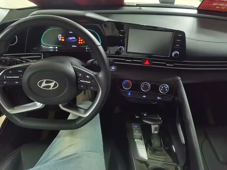 Hyundai Elantra — миниатюра 12