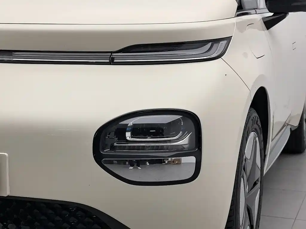 Baojun Yunduo — миниатюра 7
