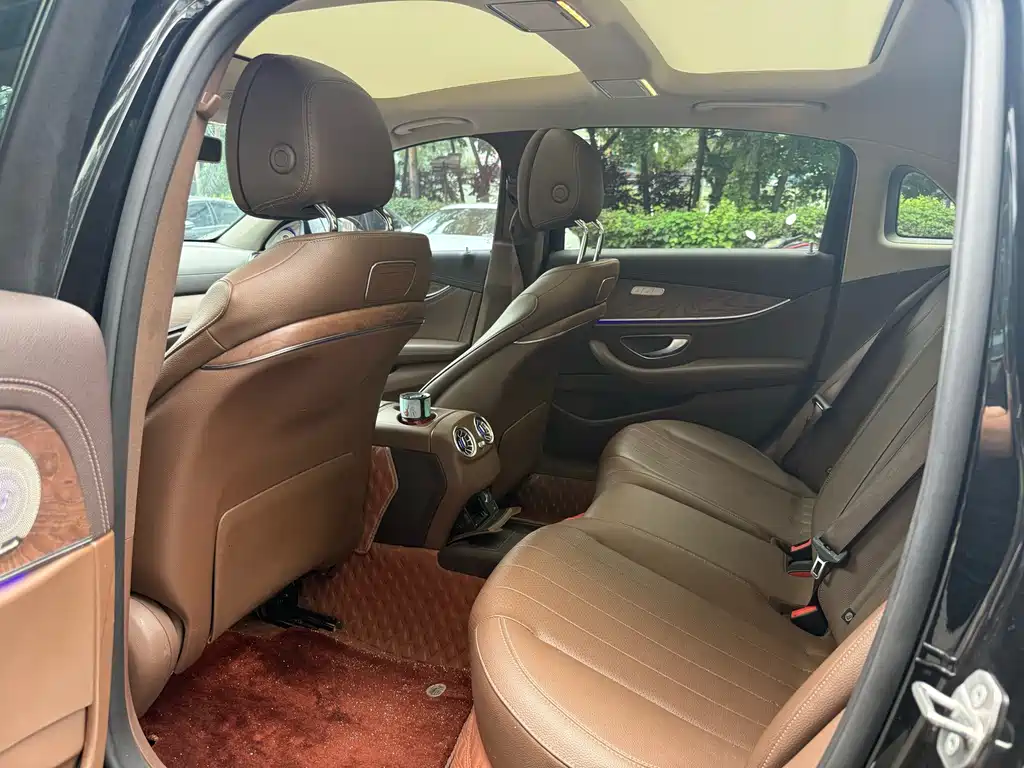 Mercedes-Benz E-Class — миниатюра 8