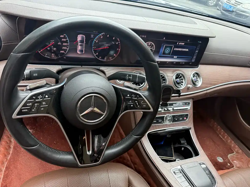 Mercedes-Benz E-Class — миниатюра 10