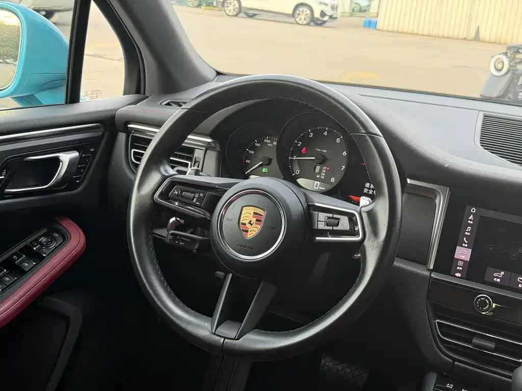 Porsche Macan — миниатюра 11