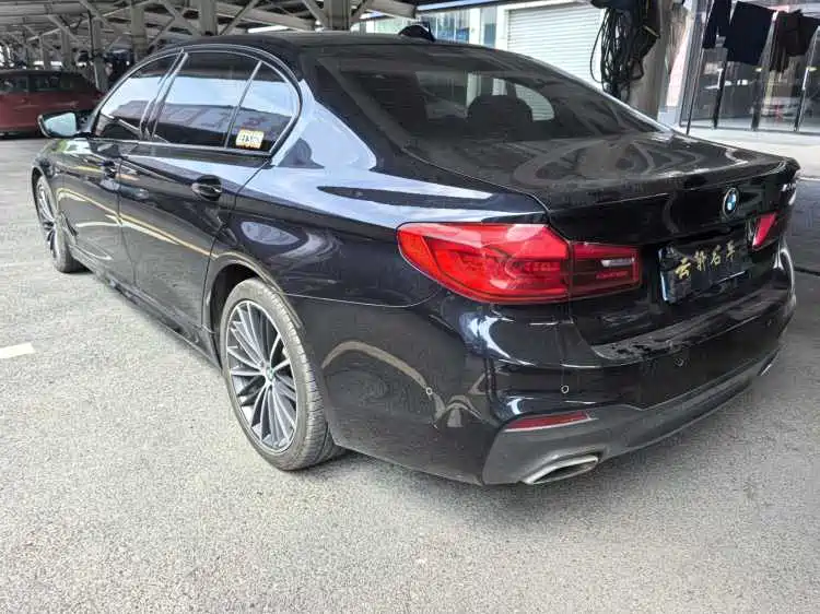BMW 5 Series — миниатюра 7